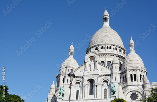 Basilica of the Sacred Heart of Paris at Montmartre © sarahdoow