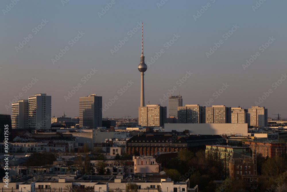 Berlin, Plattenbau und Fernsehturm