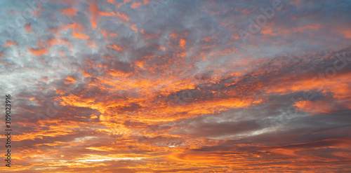 Fototapeta Naklejka Na Ścianę i Meble -  spectacular and colorful sunset sky