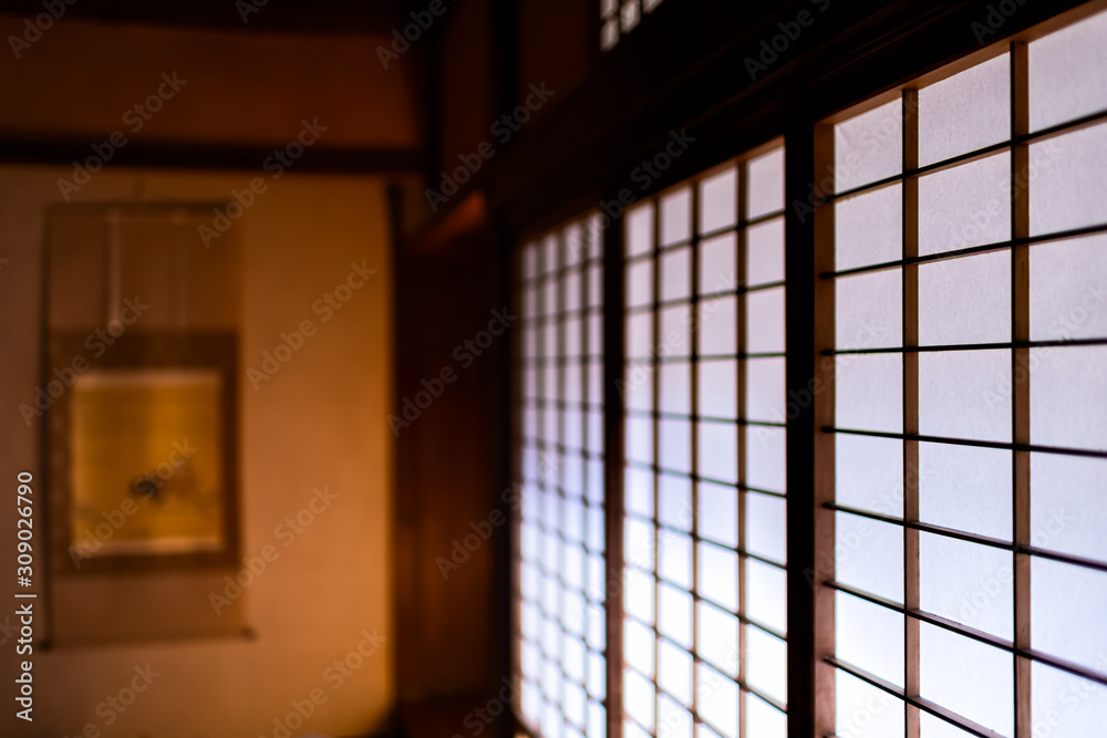 ijs ozon hervorming Meubelstickers Witte shoji schuifdeuren van papier gesloten in traditioneel  japans huis of ryokan patroon en wazige achtergrond van tokonoma scroll -  Nikkel-Art.nl