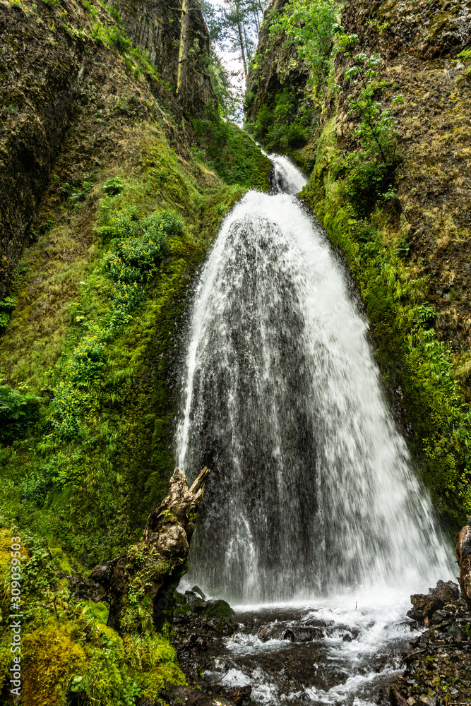 Obraz premium WATERFALL