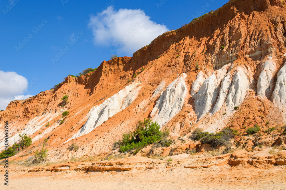 Fototapeta premium Red cliffs at Falesia Beach
