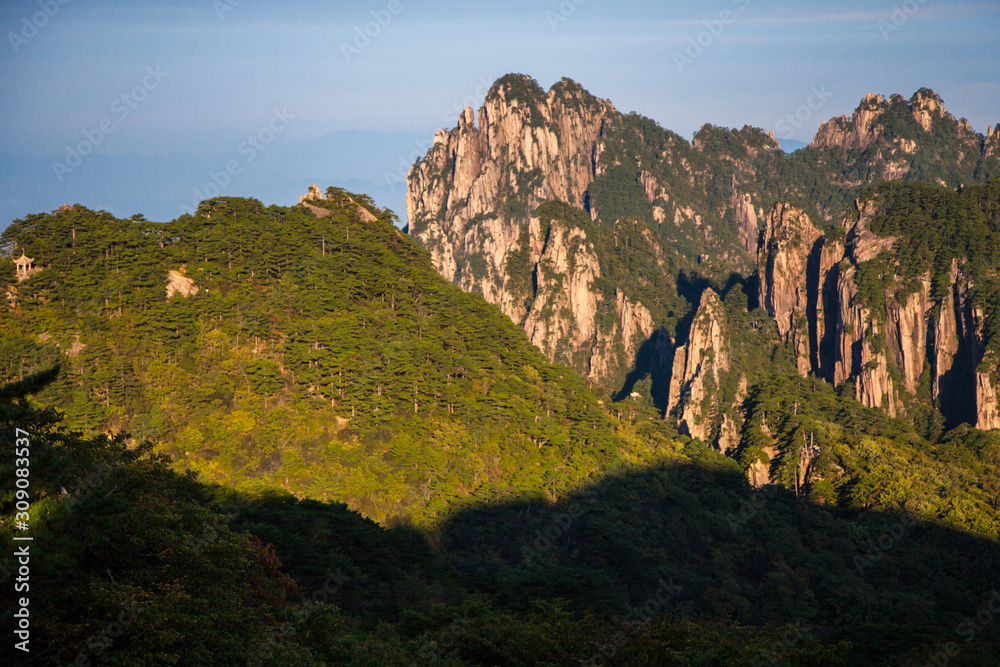 Naklejka premium Huangshan mountain, Sunrise, Anhui, China