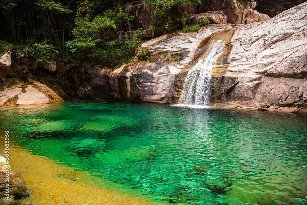 Naklejka premium Jiulong Waterfall, Huangshan Scenic Area, Anhui, China