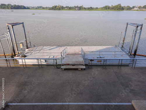 design with Floating steel pontoon raft