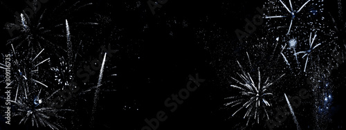 Cuadro en lienzo Silbernes abstraktes Feuerwerk auf schwarzem Grund-Neujahrsgrusskarte, Silvester