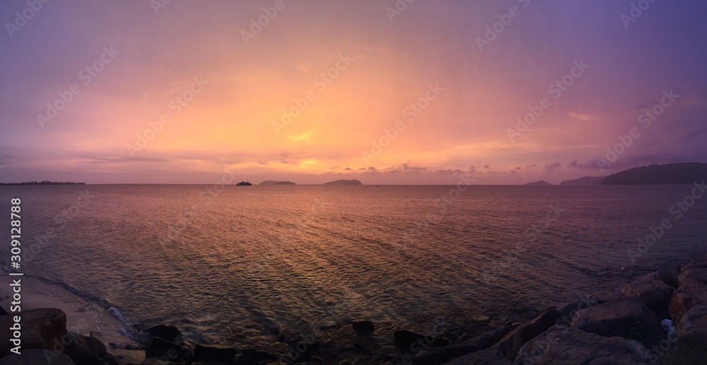 Obraz premium sunset on beach