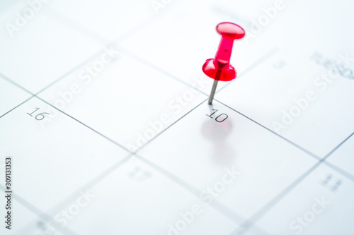 Fotografie Red push pin on calendar 10th day of the month