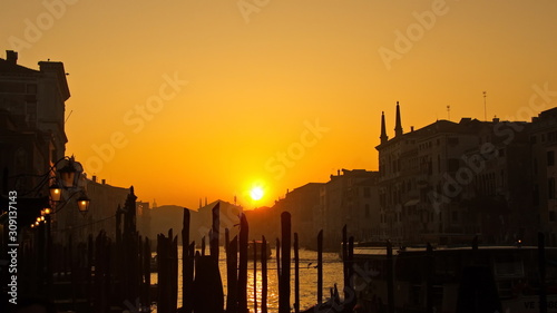 Sonnenuntergang an der Rialtobrücke in Venedig, 