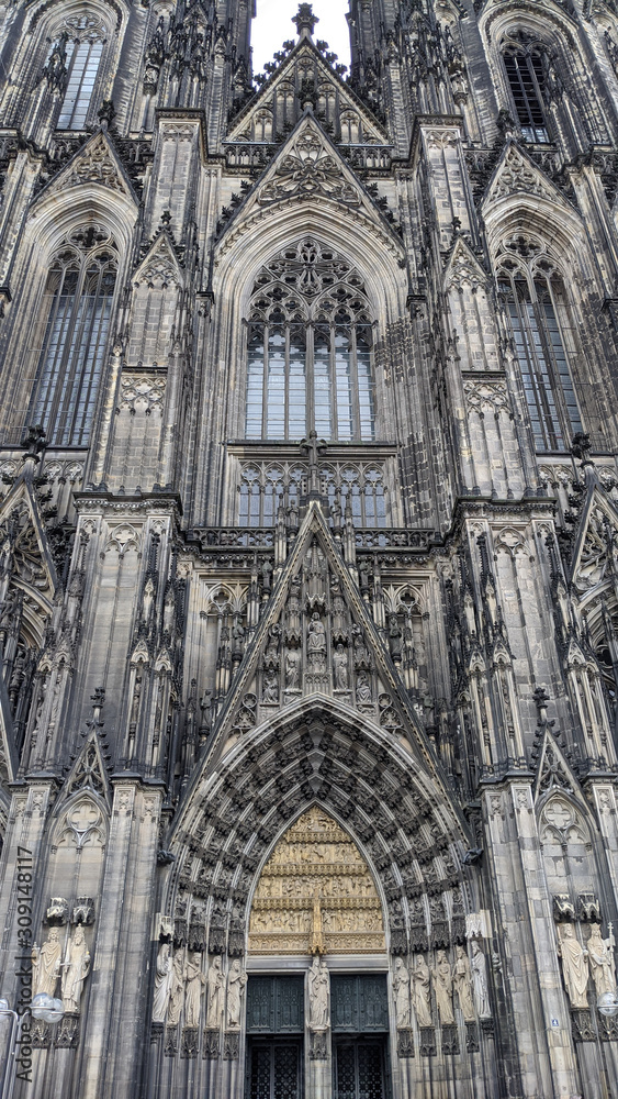 fasade of the dom in cologne 