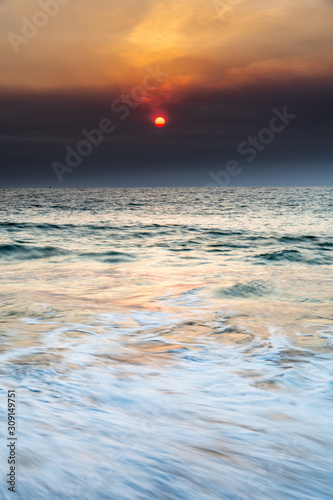 Fototapeta Naklejka Na Ścianę i Meble -  Smoky Red Summer Sun Seascape