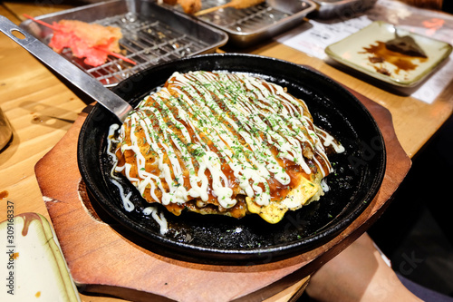Фотография Okonomiyaki Japanese hot plate pizza