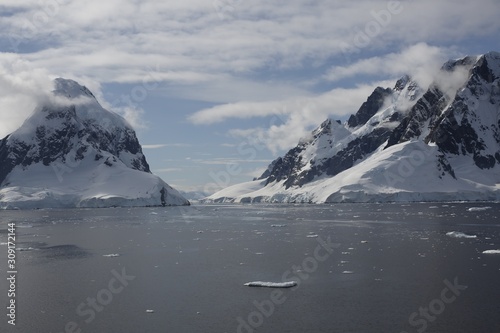 Lemaire-Kanal in der Antarktis © Michael