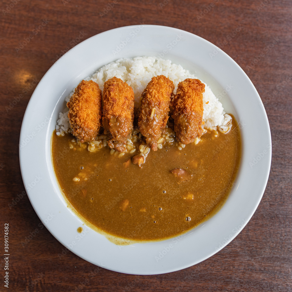 カキフライをのせたカレー カキフライをのせたカレー