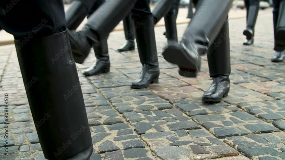Guards of honor armed on duty