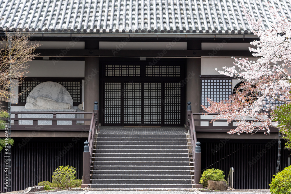 Fototapeta premium Traditional Japanese architecture in the area of Nanzenji vicinity. Kyoto, Japan