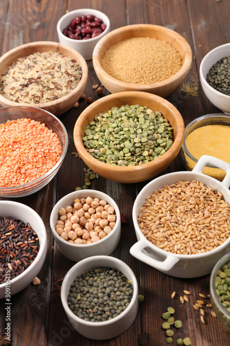 assorted of grain and cereal in bowl- lentils, semolina, chickpea, rice...