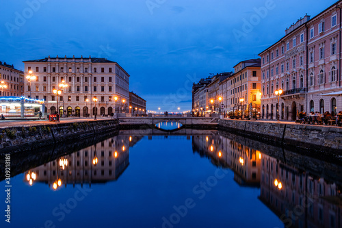 Canal Grande di Trieste am Abend