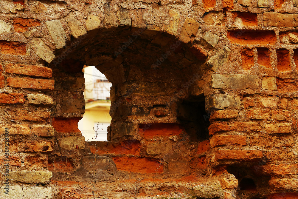 Obraz premium Old aged ruins of ancient brick building with tiny window