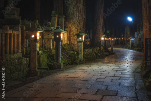 Valokuva Ancient Cemetery at night inside a forrest, Okunoin Cemetery, Wakayama, Japan