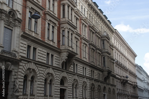Fototapeta Naklejka Na Ścianę i Meble -  Building in the downtown of Vienna