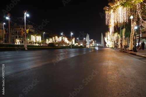 street at night © 将徳 阿部