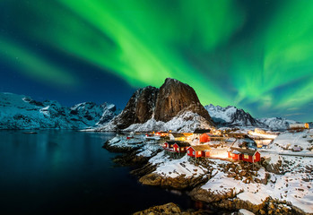 Leinwandbilder Nordlichter Polarlichter über Hamnoy in Norwegen  © Piotr Krzeslak