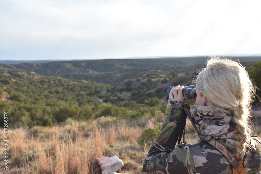 Fototapeta premium Girl with Binoculars