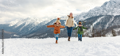 Cuadro en lienzo happy family mother and children having fun on winter walk.