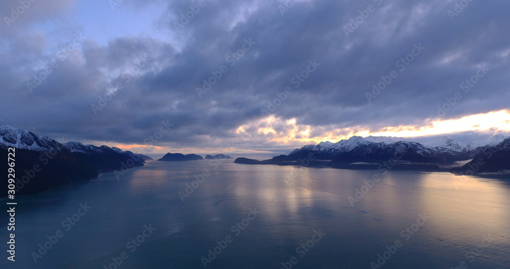 Fototapeta premium Beautiful winter skies over Alaska 