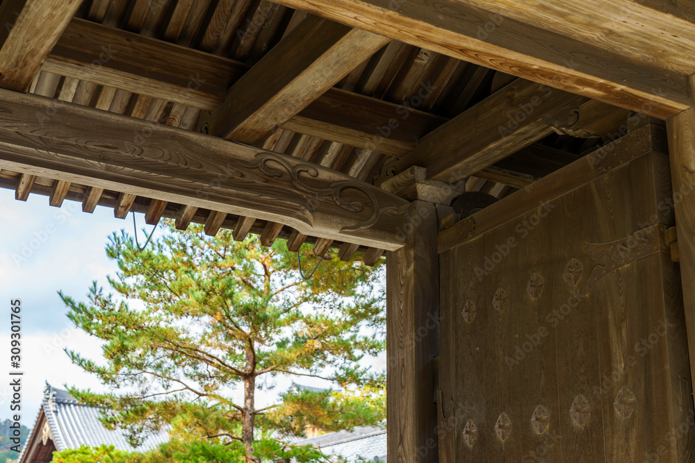 寺の門