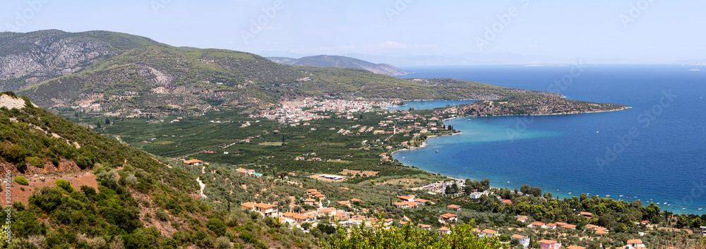 Panoramic views of the sea, the mountains and villages
