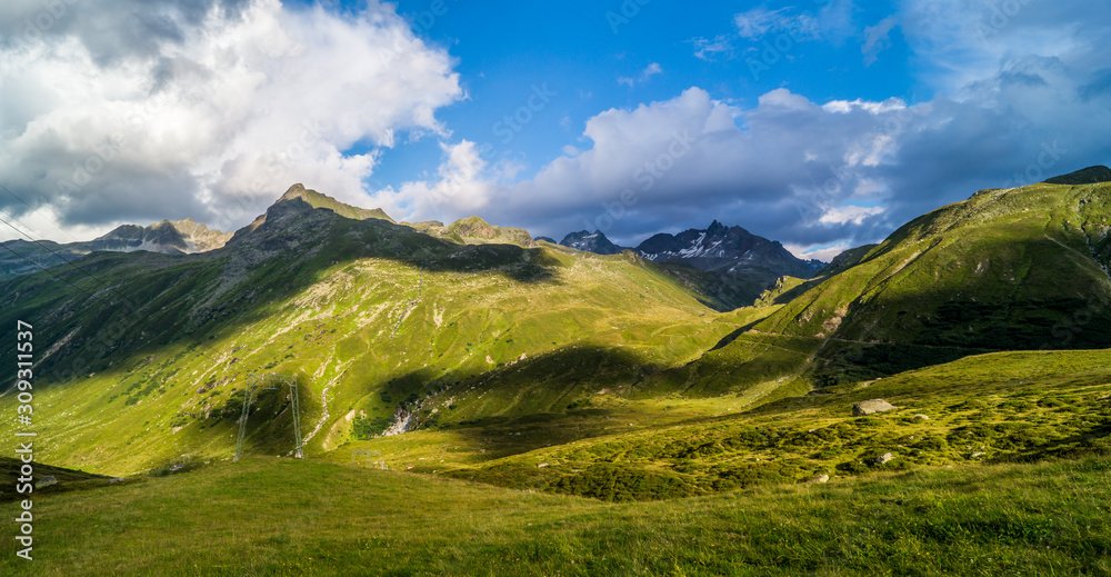 Tirol Sommer Landschaft Panorama mit schönen Wolken 
