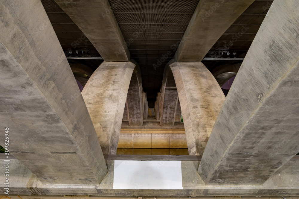Fototapeta premium Support Under Bridge