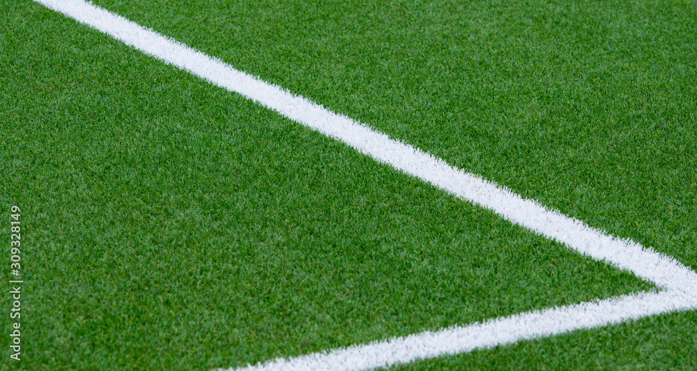 Fußballfeld Kunstrasen mit weißen Linien 