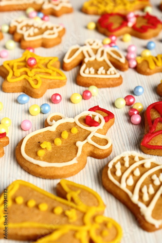 Christmas gingerbread cookies © ffolas