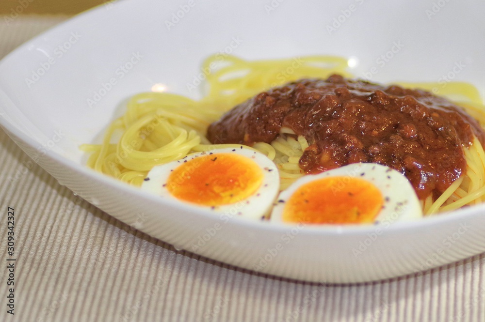 スパゲッティ・ミートソース ゆでたまご添え スパゲッティ・ミートソース ゆでたまご添え
