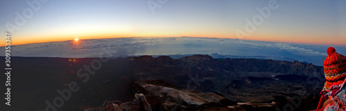 watch the dawn from the Teide volcano in the Canaries, natural background, Spain, sunrise in the mountains, © Nataliia Makarovska