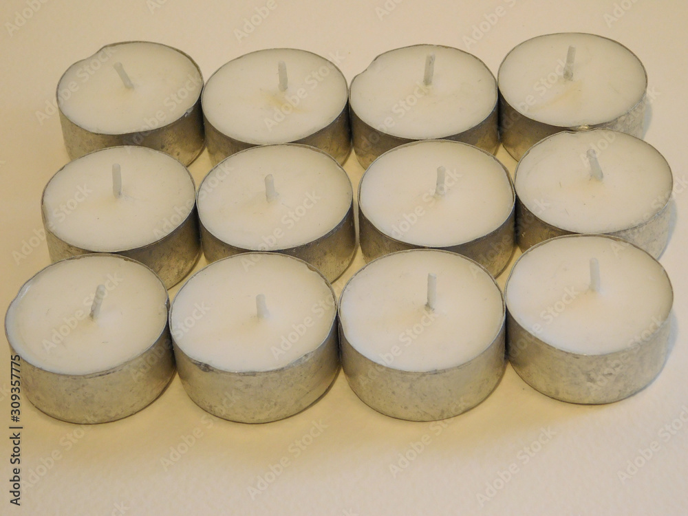 alignement de bougies chauffe-plat Stock Photo