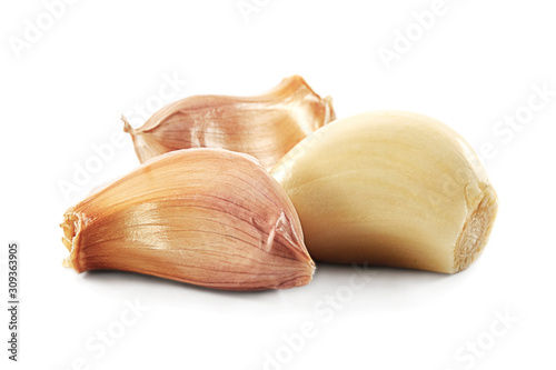 Garlic cloves isolated on a white background. Raw garlic cloves isolated on a white background. Peeled and unpeeled garlic cloves isolated on a white background. Garlic cloves ready to eat.