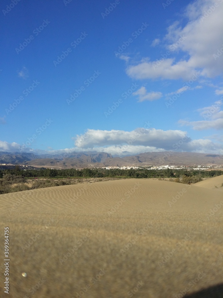 Obraz premium landscape with blue sky and clouds