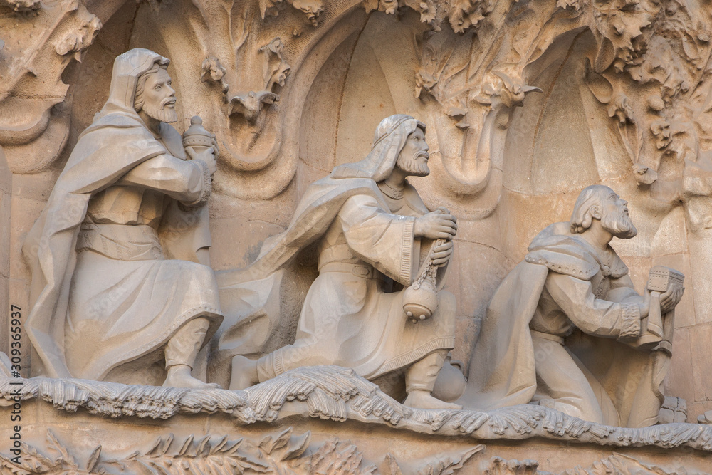 Obraz premium Detail of the external facade of the Sagrada Familia in Barcelona in Spain. The Cathedral is an important work of art designed by the architect Antoni Gaudi.