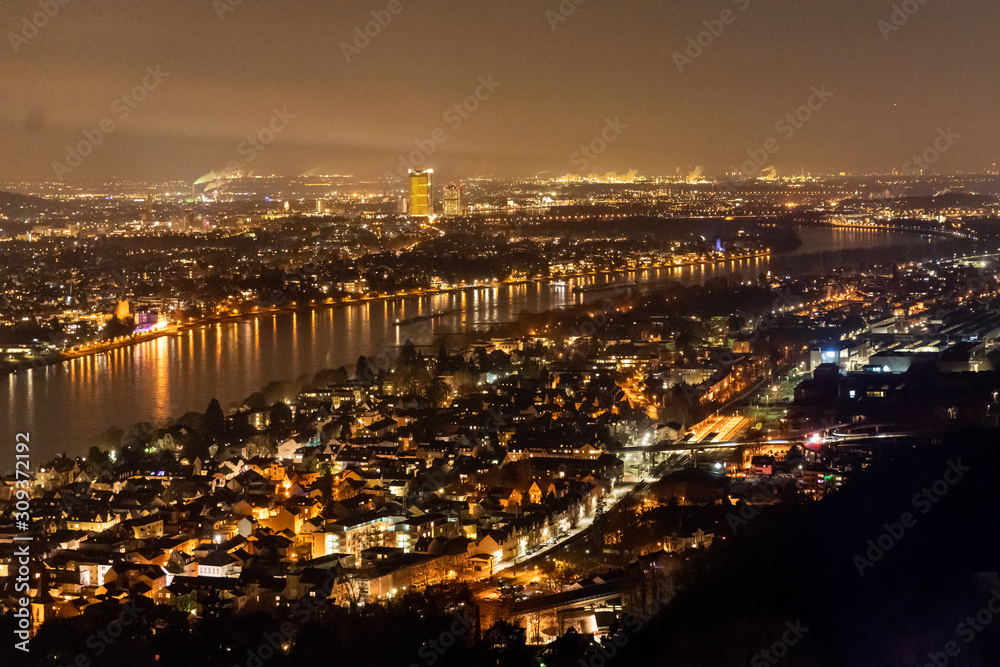 Bonn am Rhein bei Nacht