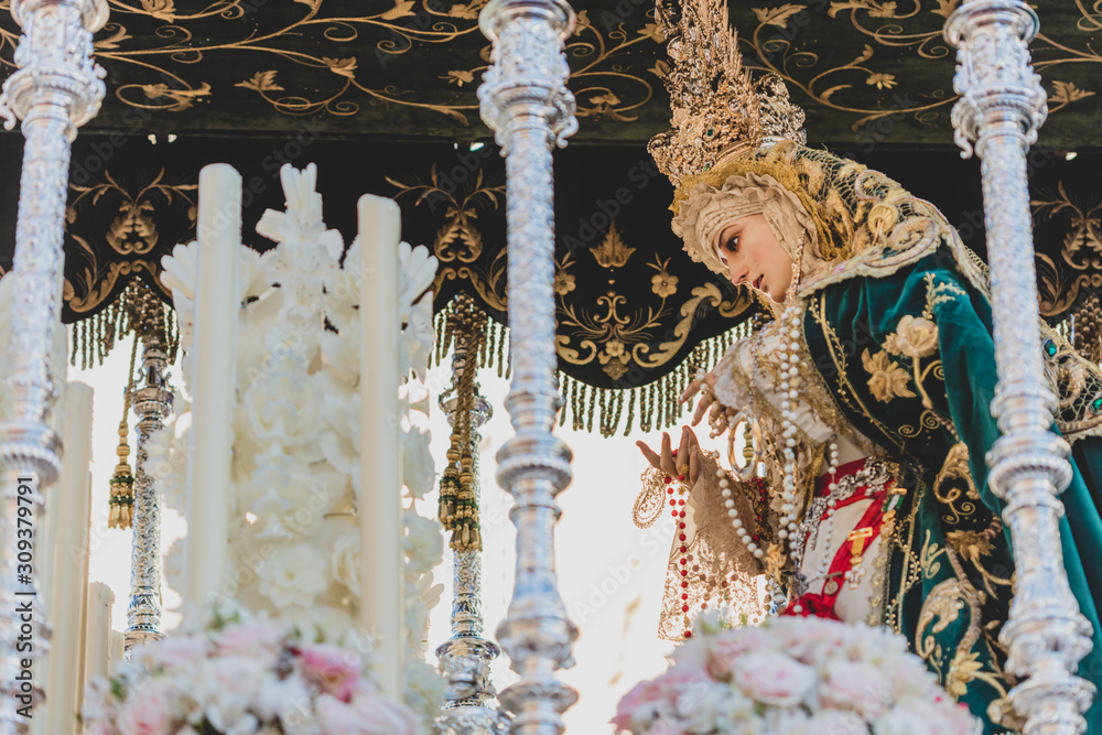 Retrato de la virgen de la Esperanza del Amor. proceciones de semana santa en las calles de Cádiz