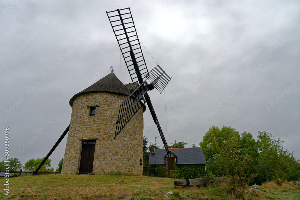 Le moulin du Mont-Dole, Dol-de-Bretagne, Ile-et-Vilaine, Bretagne, France