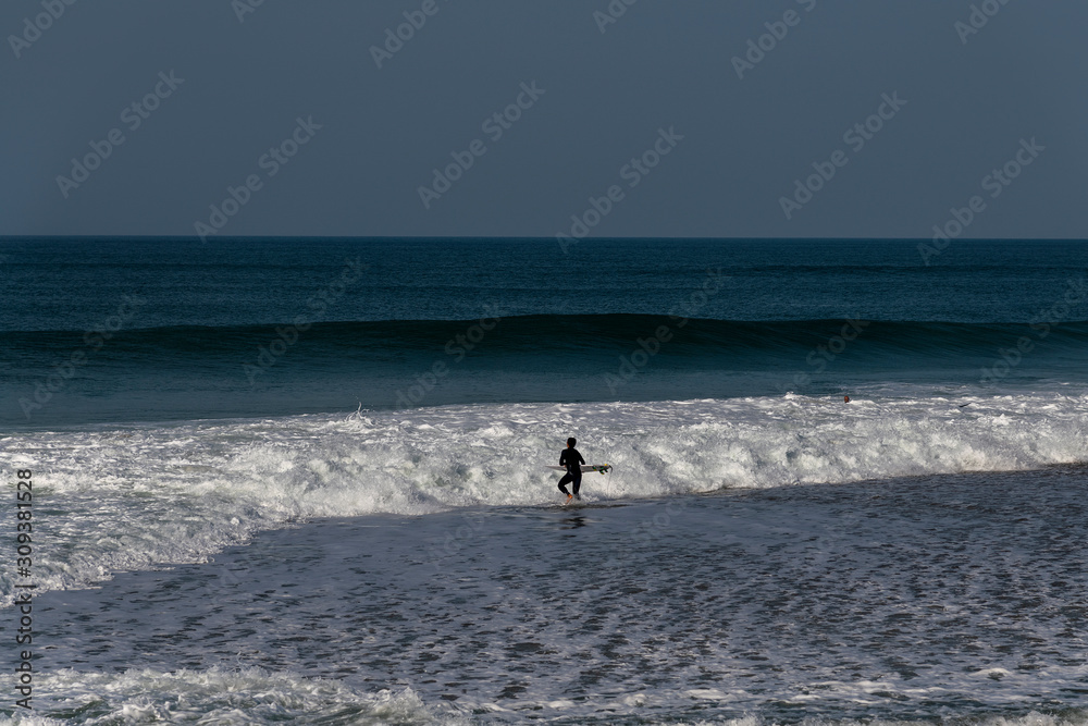 Fototapeta premium Atlantic waves on Nazare North beach, Portugal.