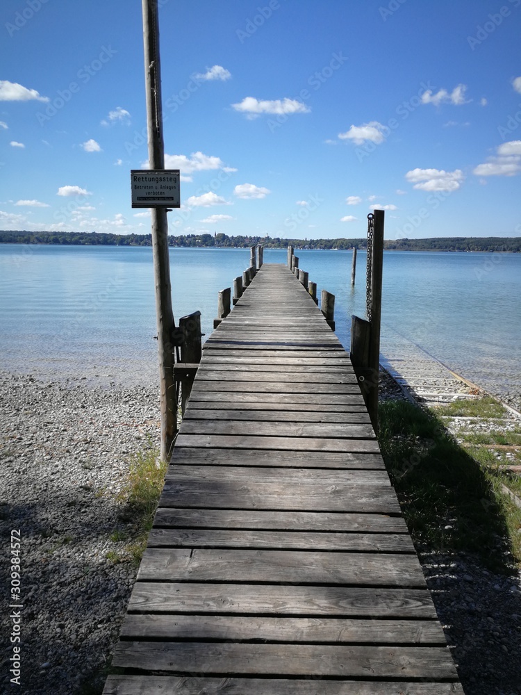 Fototapeta premium pier on the lake