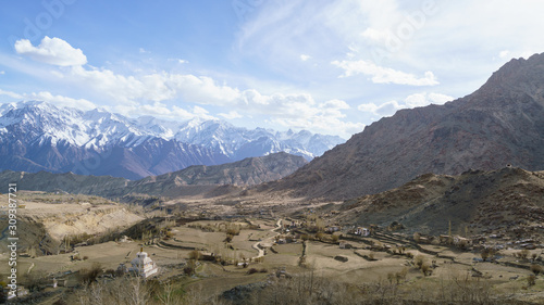 Himalayan mountain (Leh Ladakh, India) © Pichitchai