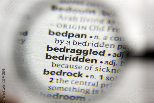 Foto The word or phrase Bedraggled in a dictionary.