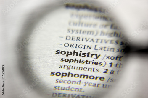 Fotografía The word or phrase Sophistry in a dictionary.